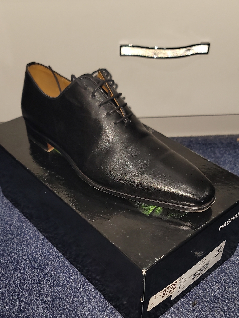 Magnanni Men's Black Leather Wholecut Lace-Up Dress Shoe